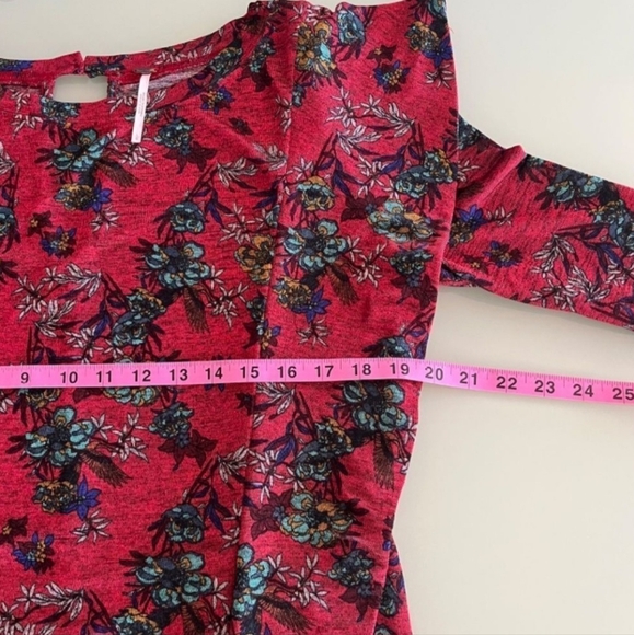 Free People Floral Red Women's Top Size Large Long Ruffle Sleeves Crew Neck - Picture 2 of 8